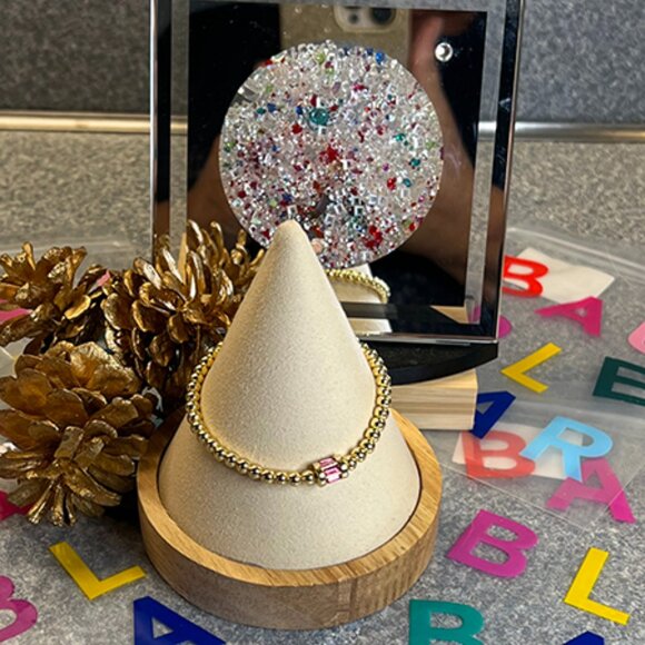 BaubleBar– NWT – “Tatum” PINK Crystal and Gold Tone Stretch Bracelet - Picture 1 of 3